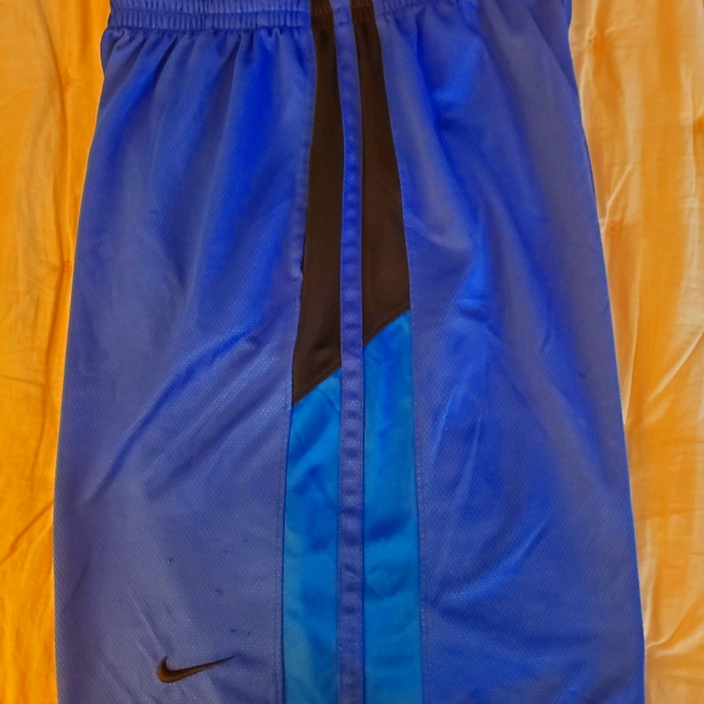 Nike Dri Fit basketball shorts with pockets size XL